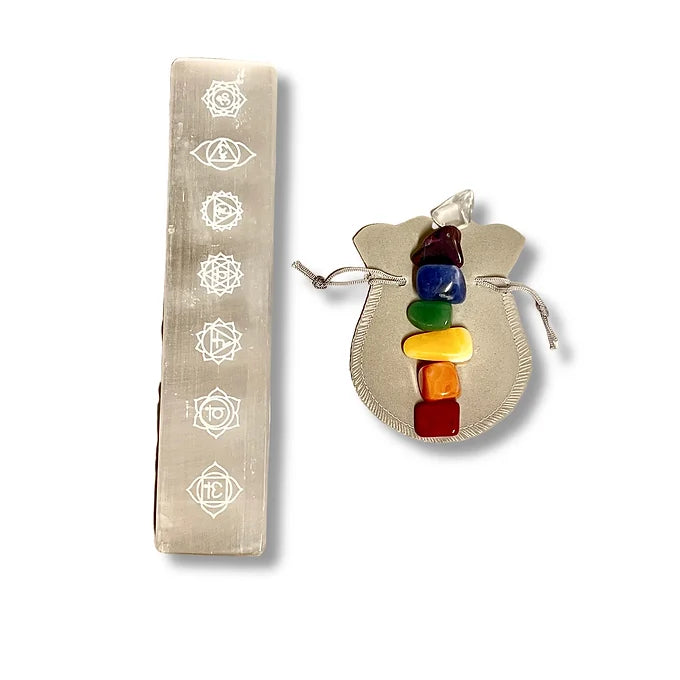Selenita rectangular con piedras chakras
